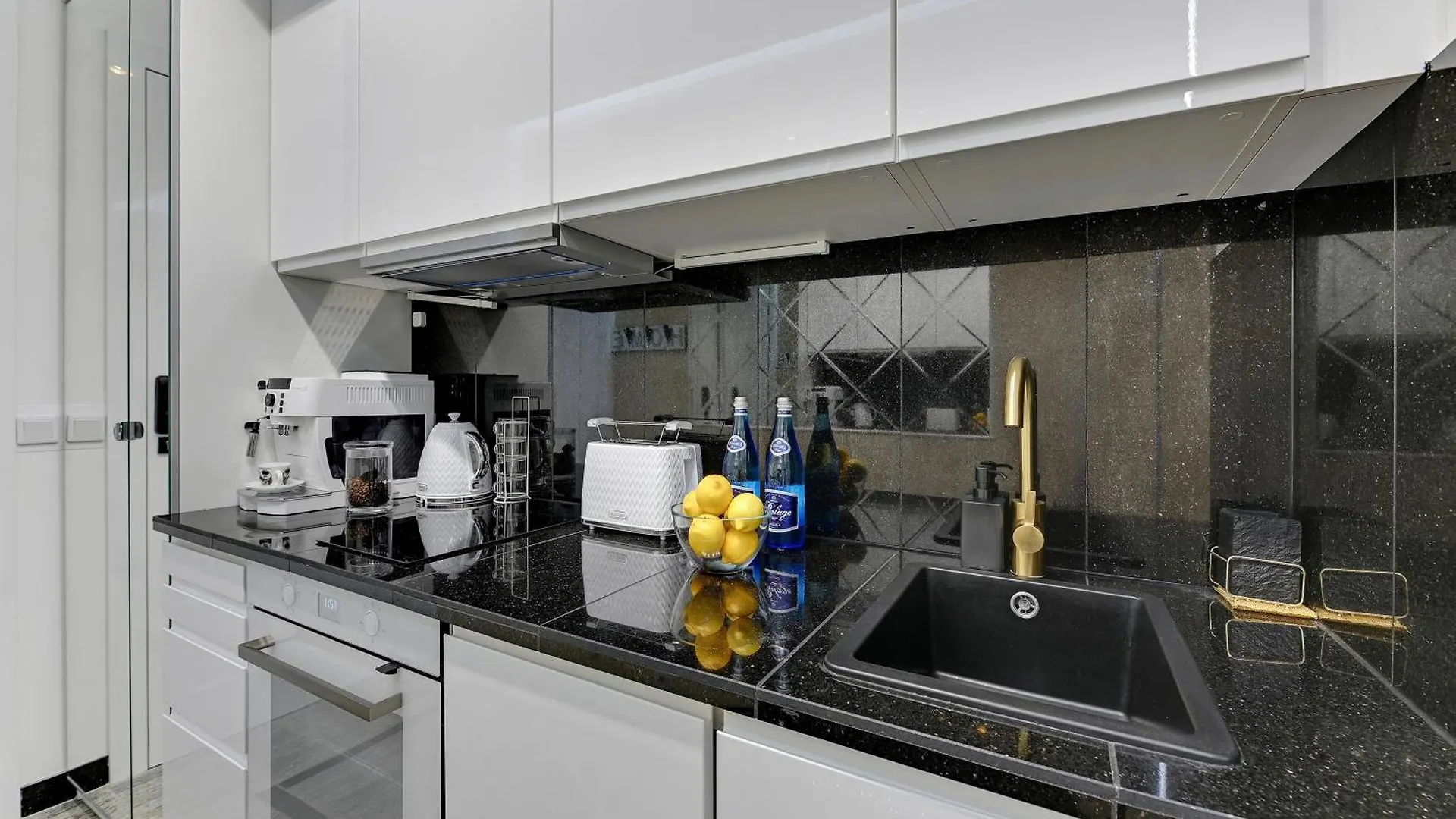 Granaria Prime Location Apartments By The River  Gdansk