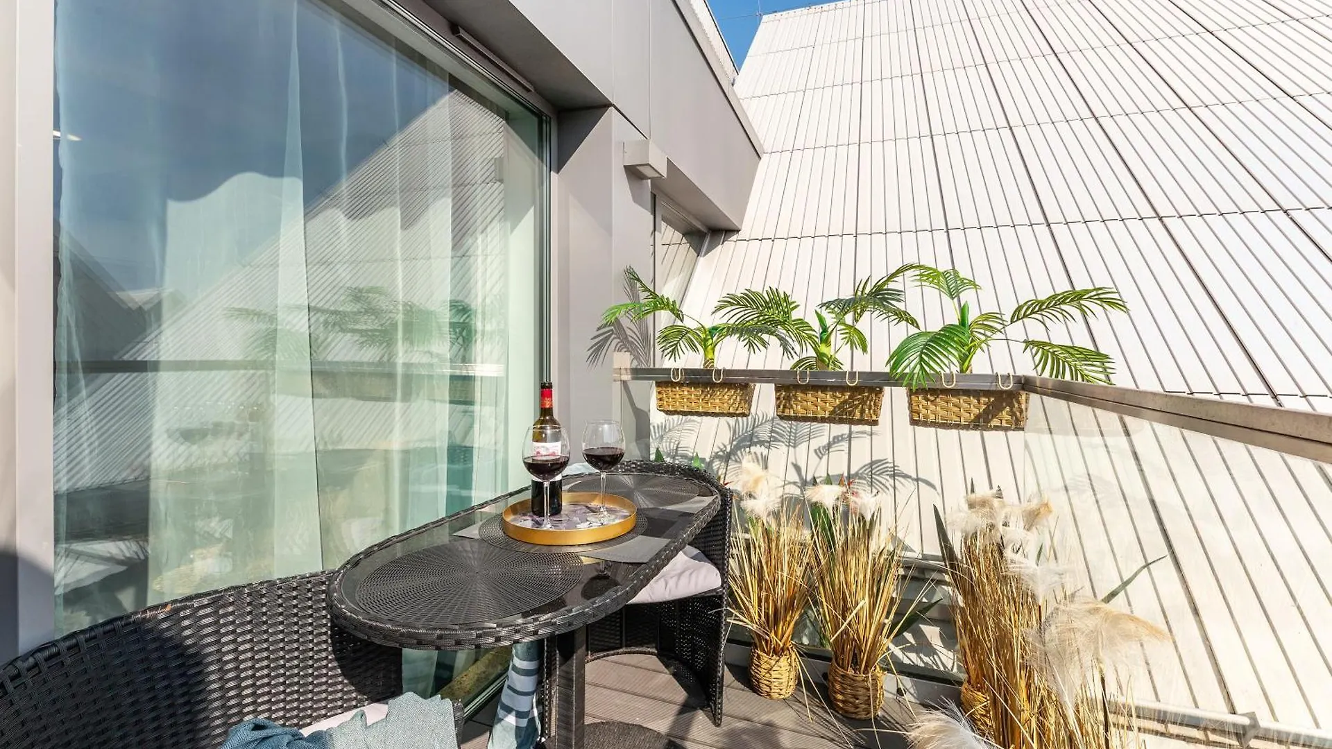 Granaria Prime Location Apartments By The River  Gdansk